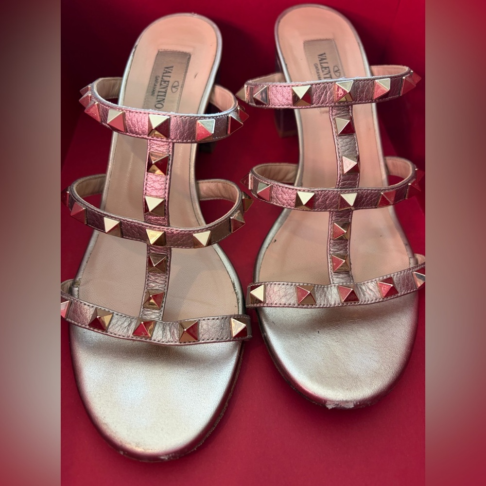 Valentino Garavani Rockstud Calfskin Leather Slide Sandals 60MM